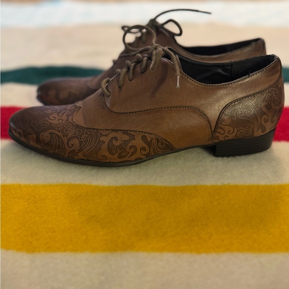 Brown Tooled Leather Shoes Womens 8-8.5 - Picture 2 of 5